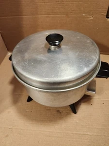 Vintage Mirro-Matic Electric Aluminum Dutch Oven Model 275m RARE. - Picture 1 of 10