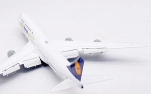 SQ Wings 1:200 Lufthansa Boeing B747-8 Diecast Aircraft Model D-ABYM Flaps Down - Picture 1 of 3