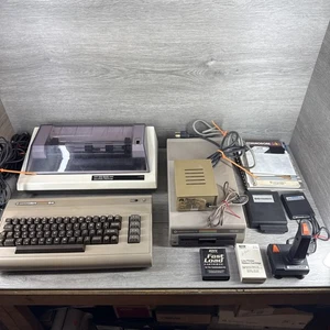 1541 Commodore 64 & Commodore unità disco, stampante, libretti istruzioni e giochi - Foto 1 di 24