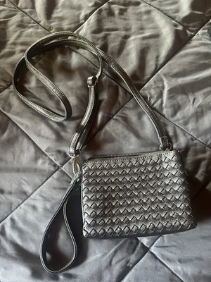 Purses - A Lot Of 8 Crossbody/Shoulder And 2 clutch Purses. Very Good Condition. - Image 1 of 4