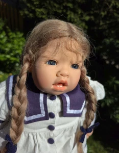 Götz Künstlerpuppe Hilka 54 cm Puppe CARLOS 1995 Carin Lossnitzer Sabber Baby - Bild 1 von 24