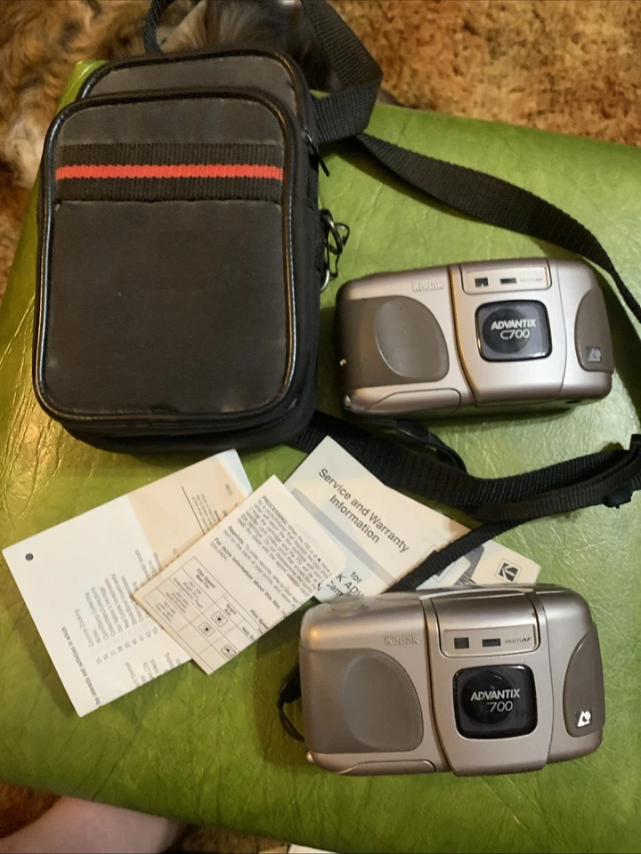 2 Vintage Kodak Advantix C700 Zoom APS Point & Shoot Cameras & Case & Papers - Image 1 of 4