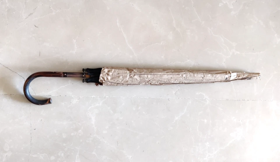 Antiguo mango de madera vestido sin usar paraguas papel empaquetado antiguo coleccionable CL265 Foto 1 de 4