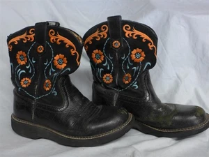 Stivali western ARIAT neri Fatbaby metà polpaccio in pelle con ricamo arancione taglia 9,5 - Foto 1 di 10
