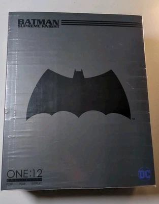 Экшн-фигурка Mezco One: 12 Collective Batman Supreme Knight открытая полная - Изображение 1 из 4