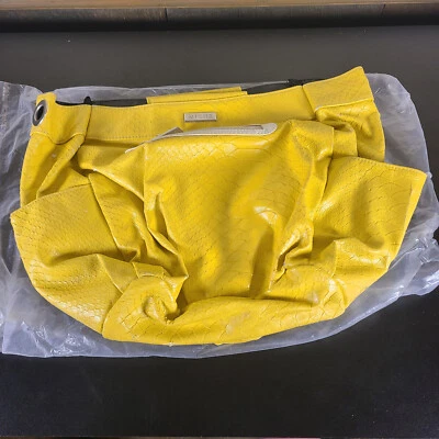 Miche Classic Shell Judith - Couro sintético amarelo pele de cobra - Leve desgaste superficial - Imagem 1 de 4
