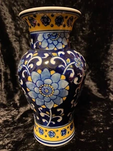 BLUE WHITE & YELLOW  PORCELAIN CHINESE VASE 20 cm 8 inches - Picture 1 of 5