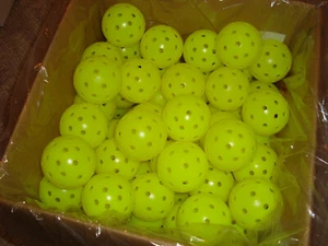 Box of 100 Franklin X-40 Pickleball Outdoor Ball Box of 100 Optic Yellow - Picture 1 of 11