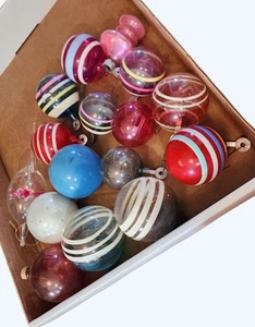 16 adornos navideños de vidrio de colección soplados a mano a rayas y sólidos muchos tiempos de la Segunda Guerra Mundial - Imagen 1 de 7