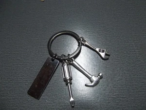 Einzigartiges Sammlerstück Schlüsselanhänger 1,5" Zoll Metall Schraubendreher, Halbmond, Hammer, Lineal, Papa - Bild 1 von 5
