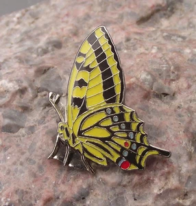 European Swallowtail Papilio machaon Butterfly Flying Insect Brooch Pin Badge - Picture 1 of 2