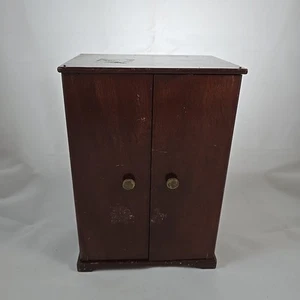 Armario de madera vintage para muñecas de mediados del siglo XX - Imagen 1 de 9