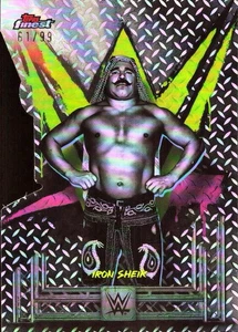 2025 Topps Finest WWE Iron Sheik #81 #/99 Troquelado Azul Refractor - Imagen 1 de 2