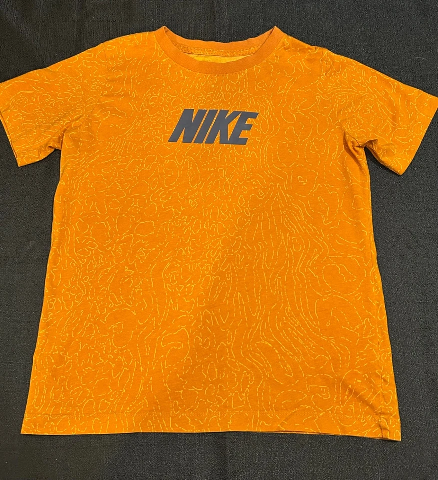Nike Juvenil Camiseta Grande Naranja Gráfico Camiseta Negro Logo Ropa Deportiva Atlética Casua Foto 1 de 4