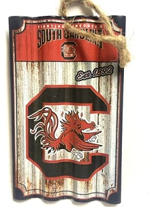 South Carolina Gamecocks Corrugated Metal Ornament NCAA Football Approx 3x5” - Foto 1 di 5