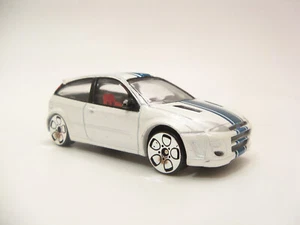 Modellino auto da corsa Realtoy Ford Focus WRC auto da rally pressofuso 1:64 auto - Foto 1 di 12