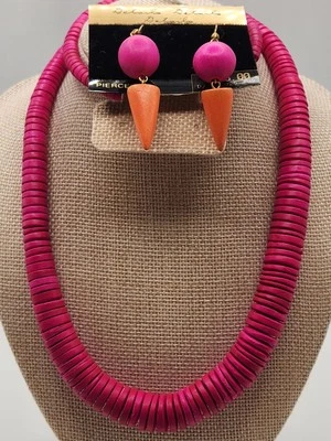 Fun Hot Pink Fuchsia Wood Bead Necklace & Earrings 80s   Vintage - Image 1 of 4