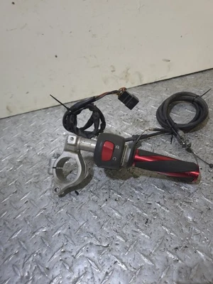 SUZUKI GSXR 600 1997-2000 OEM LADO DERECHO CLIP MANILLAR MONTAJE  Foto 1 de 4