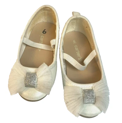 Zapatos de vestir blancos planos Carter's para niñas con lazo y correa en el tobillo - talla 6 niño pequeño Foto 1 de 4