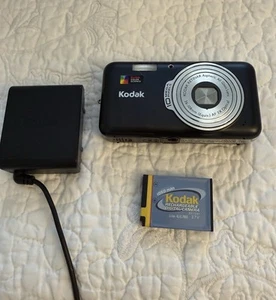 Kodak EasyShare V1003 10MP Digital Camera Black, 3 x zoom, w/ Charger, 256MBcard - Picture 1 of 16