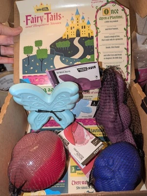 NUEVO CON ETIQUETAS Caja de ladridos FAIRY TAILES Juguete para perro Tamaño grande Superchewer 4 juguetes Foto 1 de 3