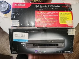 Curtis DRC8335 registratore DVD e lettore VCR combo con telecomando in scatola - Foto 1 di 2