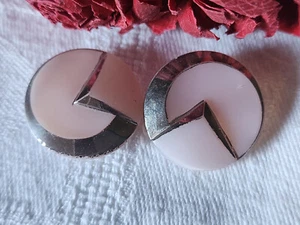 Duo gros boutons anciens en verre rose argenté relief 2,2 cm D5G - Picture 1 of 5