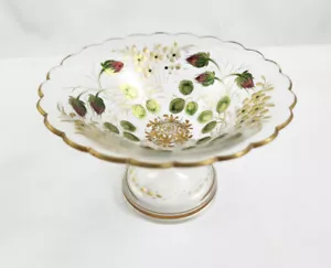 Antiguo cuenco con patas doradas de vidrio grabado Moser intaglio floral fresa bohemio - Imagen 1 de 5