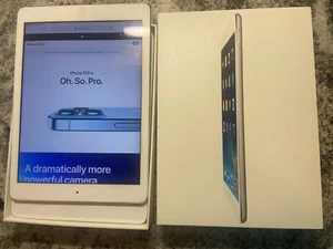 Apple iPad Air 1st Gen. 64GB, Wi-Fi, Cellular Verizon 9.7in - Silver (CA) - Picture 1 of 7