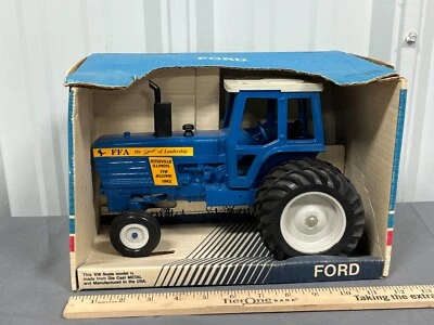 FORD TW-25 1993 Roseville Illinois FFA Alumni Scale Models 1:16 Tractor NIB - Image 1 of 4