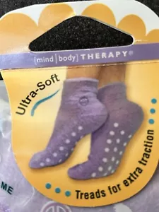 Earth Theraputics fuzzy socks with Aloe and treads - Picture 1 of 3