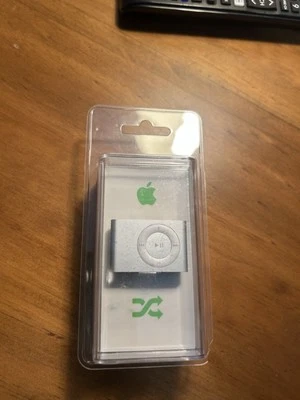 Apple iPod Shuffle 2nd Generation A1204 1GB Silver - Image 1 of 4