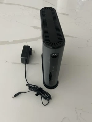 Comcast Xfinity Motorola MG7315 8x4 DOCSIS 3.0 Cable Modem N450 Router w/Adapter - Image 1 of 4