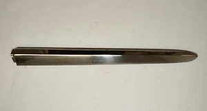 Barra de rejilla exterior superior lateral derecho Plymouth Plaza 1954 moldura NOS 1494706 - Imagen 1 de 6