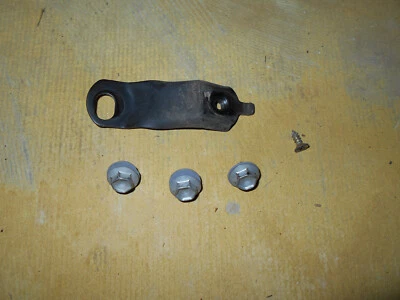 93-97 Geo Prizm Puerta Trasera Derecha Ventana Vidrio Guía Soporte Montaje en Pista Herrajes Foto 1 de 4