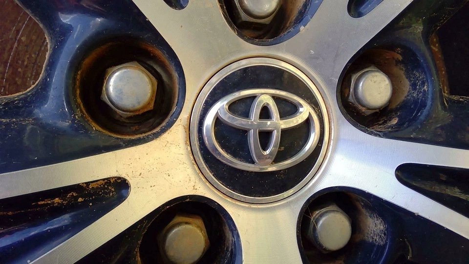 Tapa central de rueda cromada OEM 2-7/16" 2,43" Camry Highlander RAV4 OEM 4260306160 Foto 1 de 1