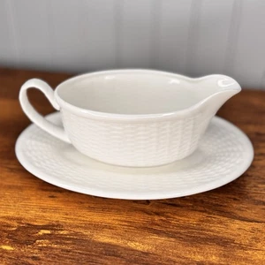 RARE Wedgwood Nantucket Basket Gravy Boat w Underplate Base Plate Bone Serving - Picture 1 of 13