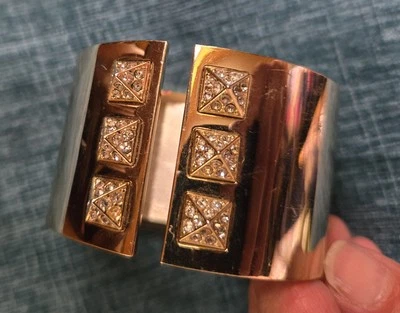 Brazalete Victoria's Secret escandaloso oro bisagras diamantes de imitación tachuelas  Foto 1 de 4