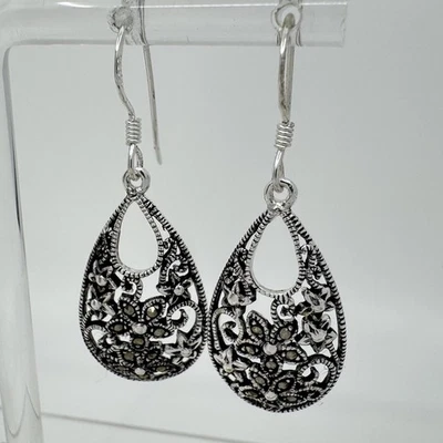 Pendientes colgantes de lágrima de plata de ley estilo filigrana floral de marcasita Foto 1 de 4