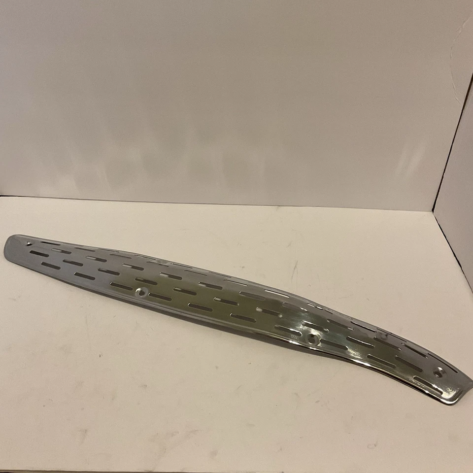 Защита правого глушителя Yamaha Yds3c 1965 номер детали 157-14728-00 хромированная новая из старых запасов - Изображение 1 из 4