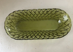 Vintage Indiana Glass Avocado Green Pretzel Pattern Celery Dish - Picture 1 of 3