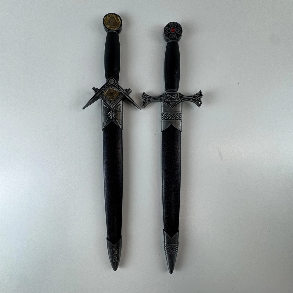 Juego de 2 dagas decorativas masónicas masónicas y pentagramas celtas con fundas Foto 1 de 4