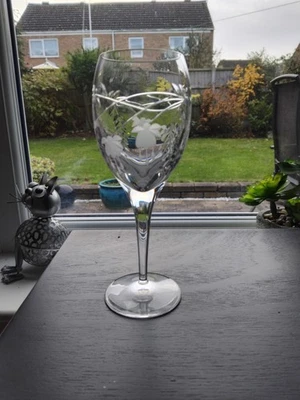 Royal Doulton  Crystal  FALLING STARS -Fuchsia   Wine Glass - "8 inch - Image 1 of 4