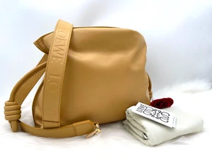 AUTÉNTICO NUEVO CON ETIQUETAS $2950 Loewe Flamenco Cuero Acolchado Bolso de Hombro en Camello - Imagen 1 de 22