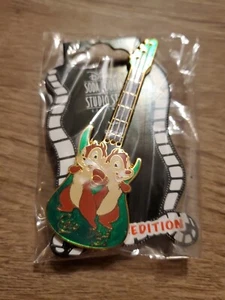 Guitarra Disney Pins Chip And Dale DSF LE 300 - Imagen 1 de 3