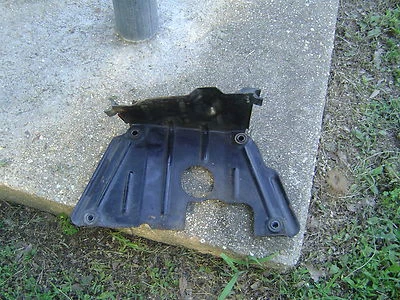 Cubierta de radiador interestatal Honda GL1100 1981 Goldwing P/N 62401-MB9-000 Foto 1 de 3