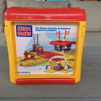 Mega Bloks My Builds Mini Bucket Firehouse Fire Station #790 40 Pieces Age 3+ - Image 1 of 4