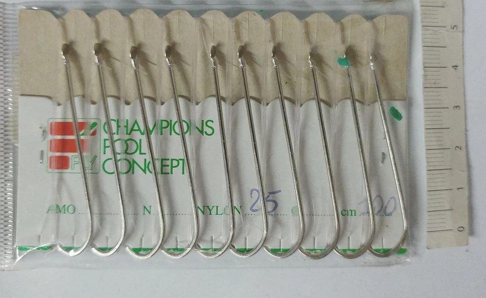 Ami da pesca legati ,10 ami aberdeen,inox, monofilo extra mt.1 ,pcs.10/blister - Immagine 1 di 1