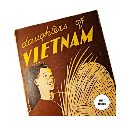 Daughters of Vietnam by Brand | 1958 1st SC | Foreign Languages Publishing Hanoi Foto 1 de 4