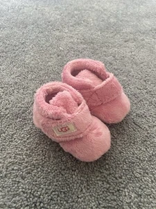 UGG Bixbee Washable Slip On Crib Shoes (Infant) - Picture 1 of 5